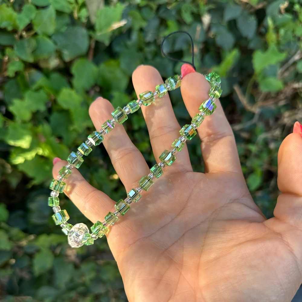 Elegant Green Beaded Phone Strap - Picture 3 of 5
